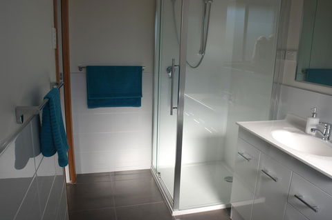 Modern 2 Bedroom Appartment - Dentist Find 10