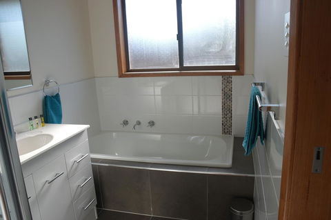 Modern 2 Bedroom Appartment - Dentist Find 9