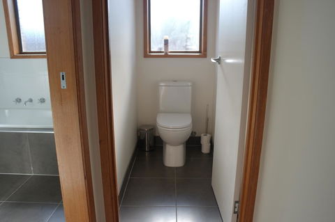 Modern 2 Bedroom Appartment - Dentist Find 12