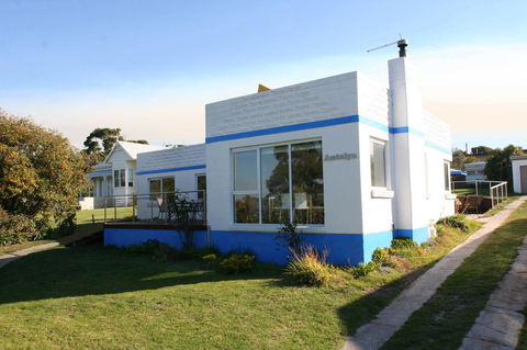 Bridport Holiday Rental - Dentist Find 1