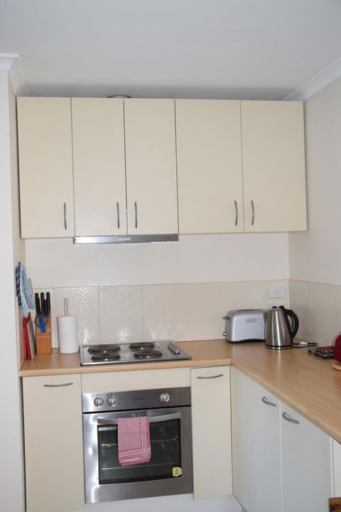 The Anchorage Waterfront Apartment - Dentist Find 2