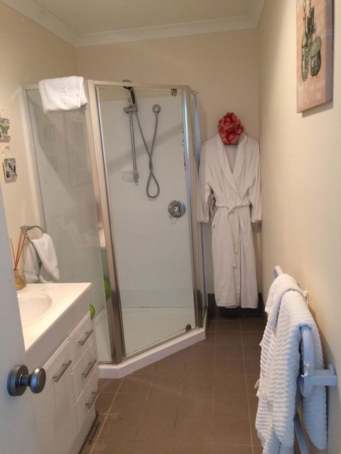 The Anchorage Waterfront Apartment - Dentist Find 17