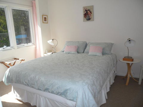 The Anchorage Waterfront Apartment - Dentist Find 15