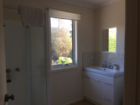 The Anchorage Waterfront Apartment - Dentist Find 30