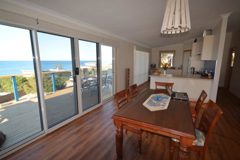 Seascape Beach House - Dentist Find 3
