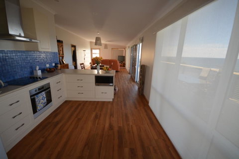 Seascape Beach House - Dentist Find 1