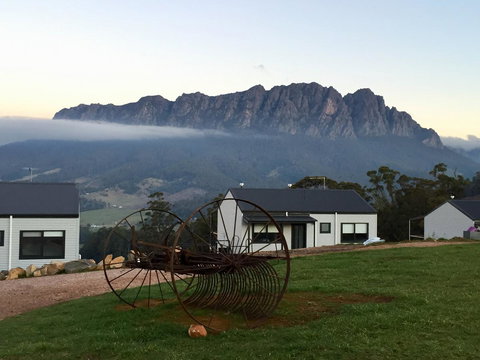 Manna Hill Farm - Dentist Search 11