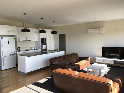 Couples Getaway On Bruny Island - Dentist Find 23