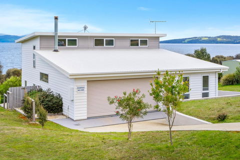 Manfield Seaside Bruny Island - Dentist Find 10