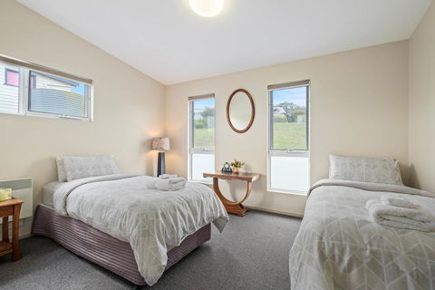 Manfield Seaside Bruny Island - Dentist Find 15