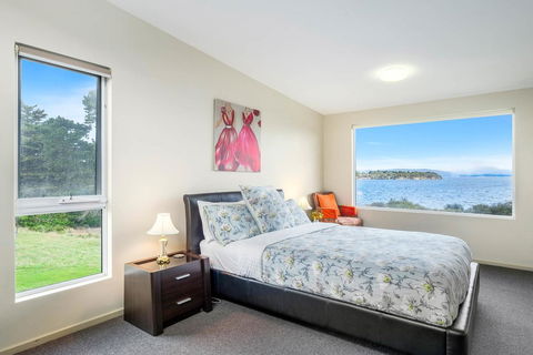 Manfield Seaside Bruny Island - Dentist Find 1