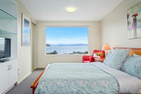 Manfield Seaside Bruny Island - Dentist Find 0