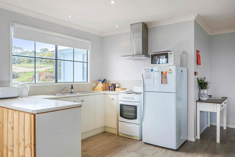 Omaroo Cottage Bruny Island - Dentist Find 8