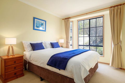 Omaroo Cottage Bruny Island - Dentist Find 9
