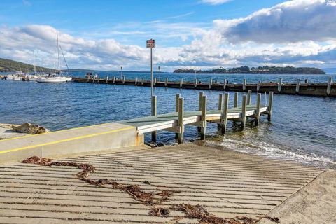Omaroo Cottage Bruny Island - Dentist Find 15