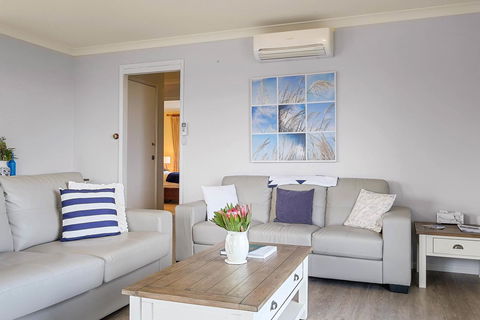 Omaroo Cottage Bruny Island - Dentist Find 4
