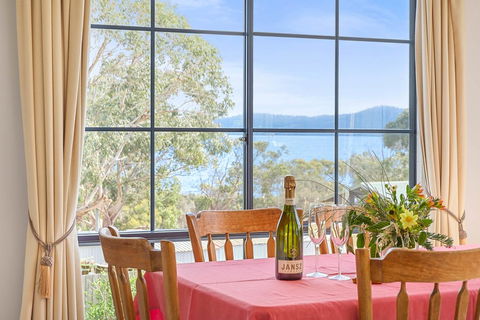 Omaroo Cottage Bruny Island - Dentist Find 5