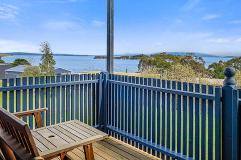 Omaroo Cottage Bruny Island - Dentist Find 2