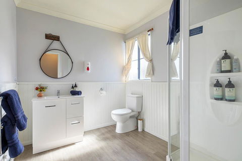 Omaroo Cottage Bruny Island - Dentist Find 11