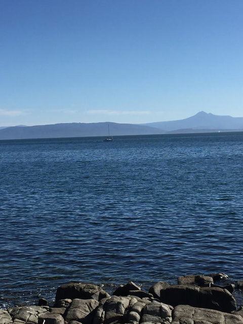 Omaroo Cottage Bruny Island - Dentist Find 17