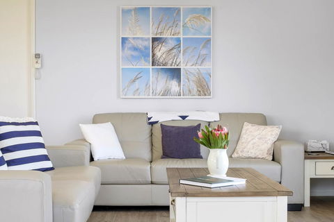 Omaroo Cottage Bruny Island - Dentist Find 3