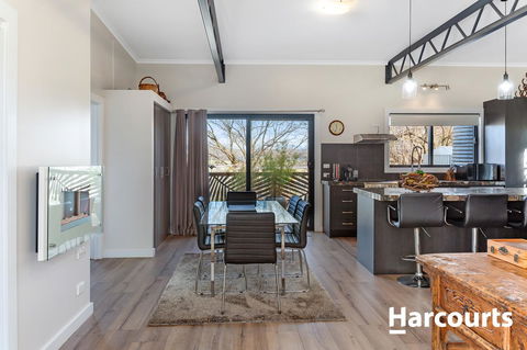 The WeareHouse In Deloraine - Dentist Find 22