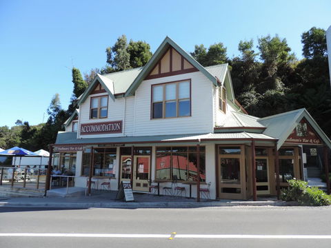 Bushman's Cafe - Dentist Find 9