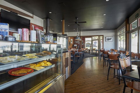 Bushman's Cafe - Dentist Find 2
