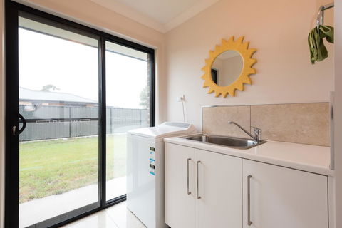 Euphoria House - Dentist Find 6