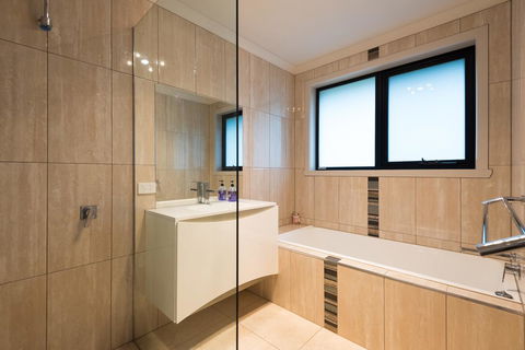 Euphoria House - Dentist Find 7