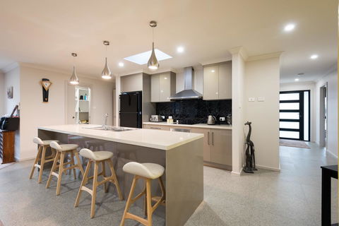 Euphoria House - Dentist Find 9