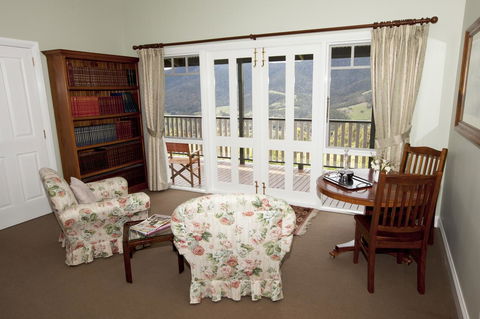 House On The Hill Bed And Breakfast - Dentists Australia 35