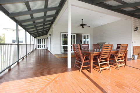 House On The Hill Bed And Breakfast - Dentists Australia 40