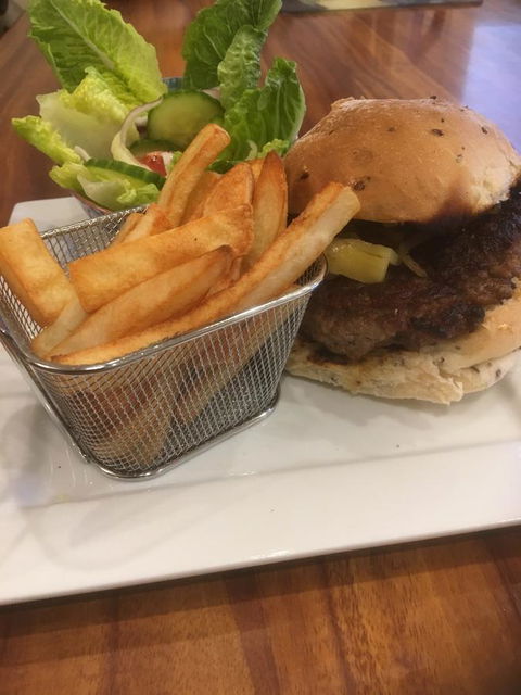 House On The Hill Bed And Breakfast - Dentists Australia 22