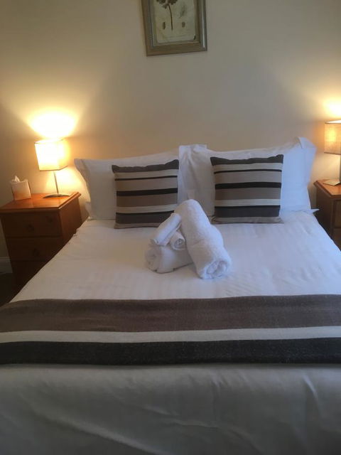 House On The Hill Bed And Breakfast - Dentists Australia 27