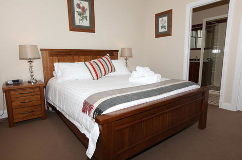 House On The Hill Bed And Breakfast - Dentists Australia 31