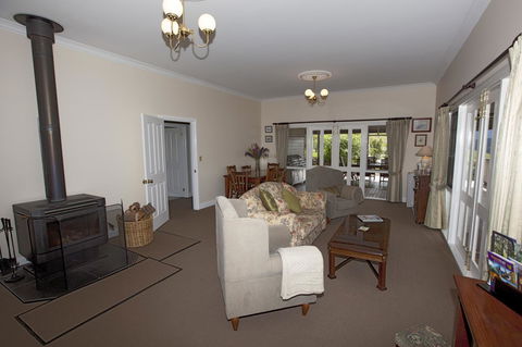 House On The Hill Bed And Breakfast - Dentists Australia 43