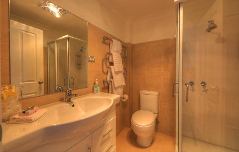 Sheer Pleasure Accommodation - Dentist Find 16