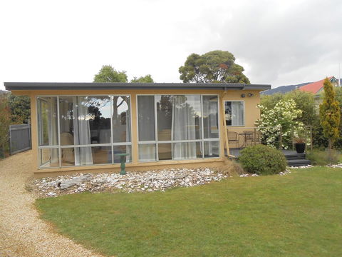 Bruny Ocean Cottage - Dentist Find 13