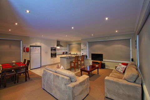 Hobart Villa - Dentist Find 2