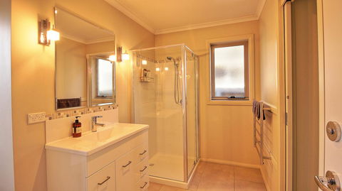 Hobart Villa - Dentist Find 10