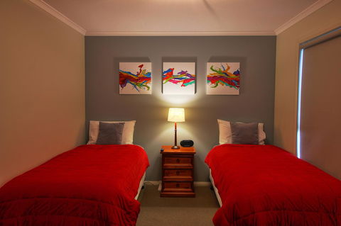 Hobart Villa - Dentist Find 8