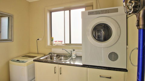 Hobart Villa - Dentist Find 11