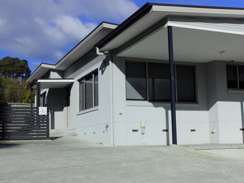 Hobart Villa - Dentist Find 12