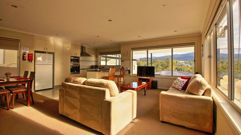 Hobart Villa - Dentist Find 1