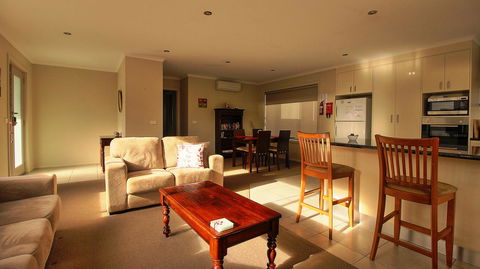 Hobart Villa - Dentist Find 0