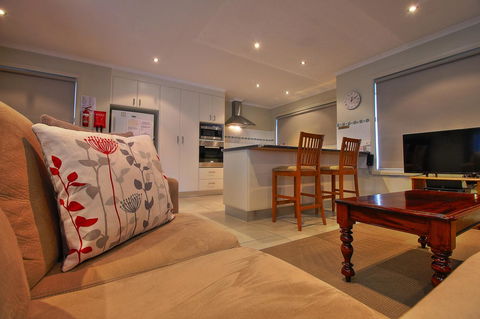 Hobart Villa - Dentist Find 3