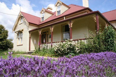 Cambridge House Bed & Breakfast - Dentist Find 11