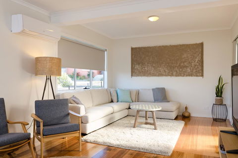 Penguin Beach House - Dentist Find 14