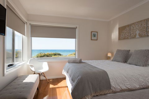 Penguin Beach House - Dentist Find 0